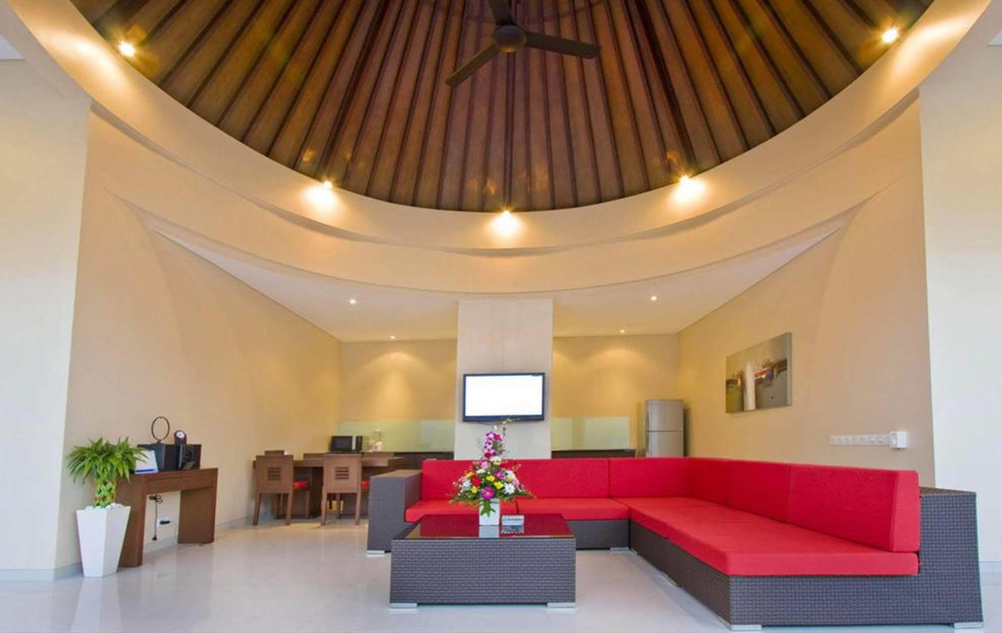 Oval Villa Bali Семиняк Екстериор снимка