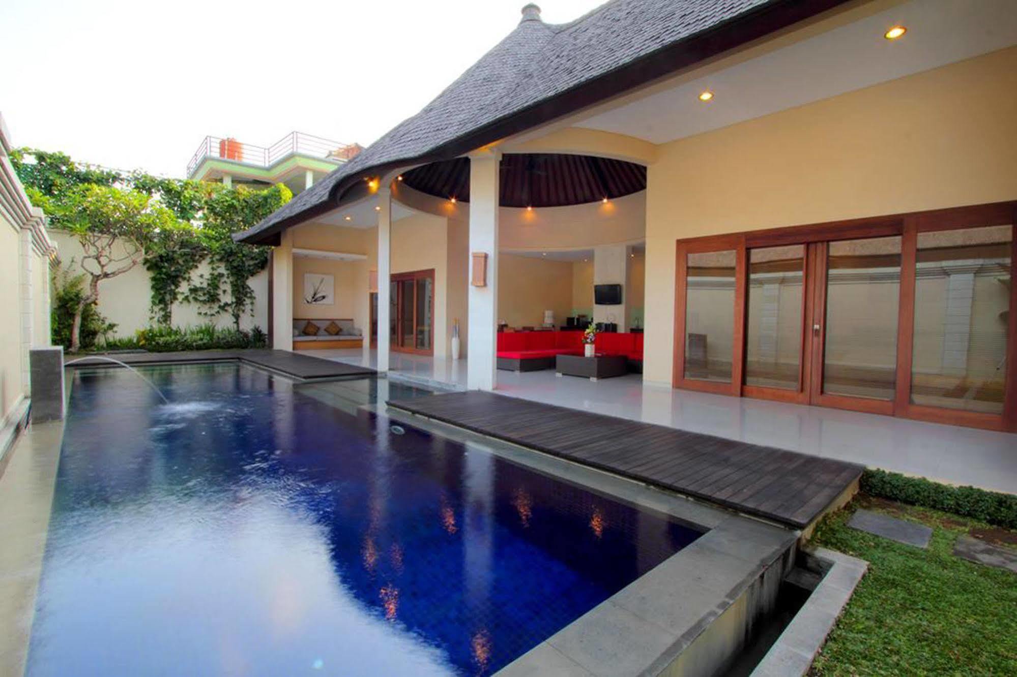 Oval Villa Bali Семиняк Екстериор снимка