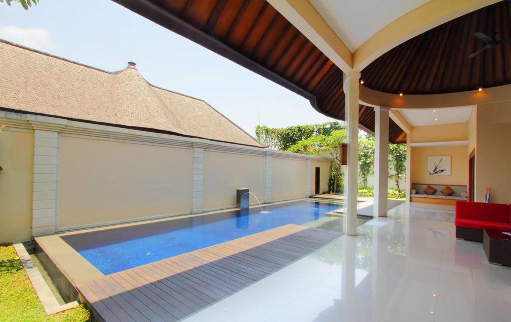 Oval Villa Bali Семиняк Екстериор снимка